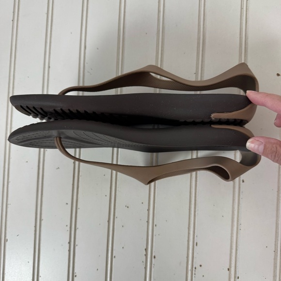 Crocs Sandals Women's W8 Brown Sexi Flip Flop Thong Flat Shoe Summer Beach Boho - Picture 5 of 10